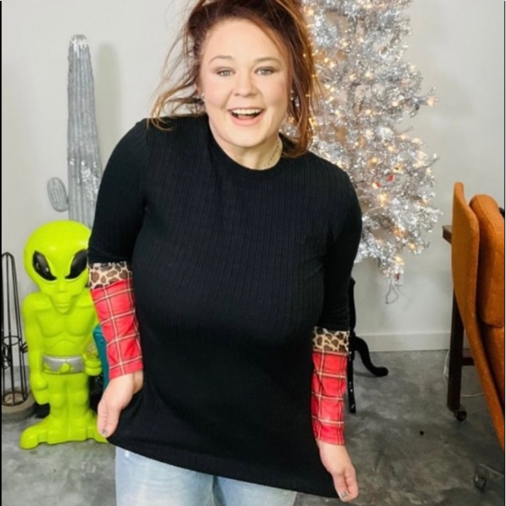 NWT! Boutique “Tinsle Town” Black Blouse w/ Red Plaid & Cheetah! ❤️🎁🎄